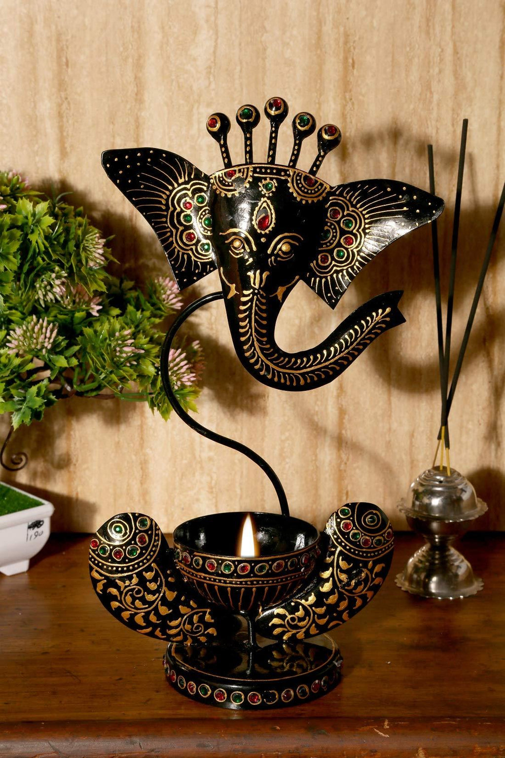 Idole de Ganesh en fer avec présentoir Deepak - pour la décoration de Diwali